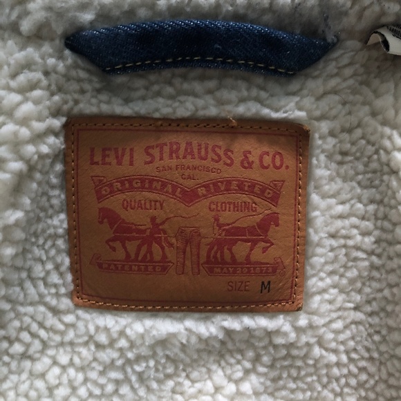 LEVI'S Sherpa Trucker Jacket - Picture 3 of 5